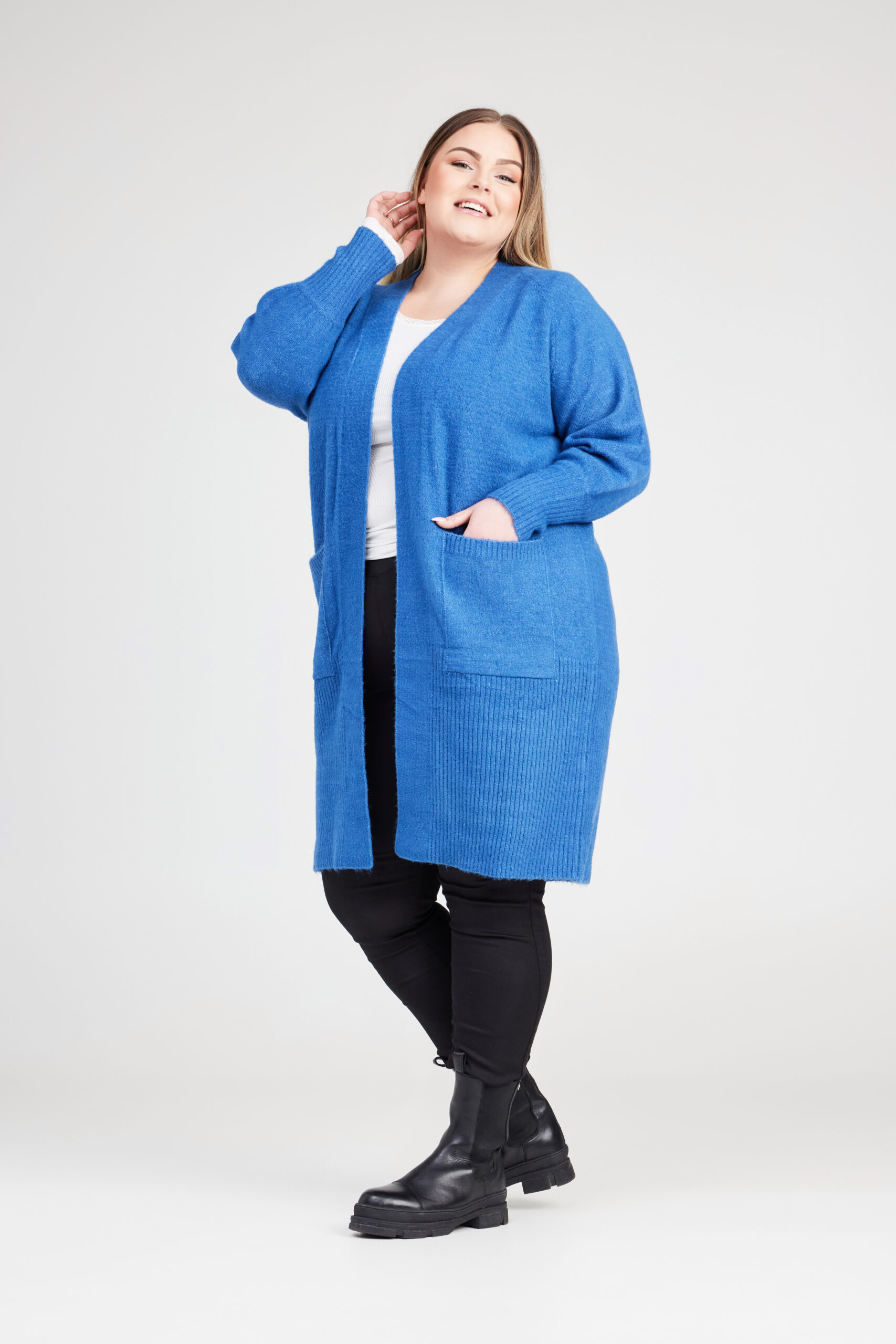 No. 1 By Ox long cardigan with balloon sleeves - delft blue op model side